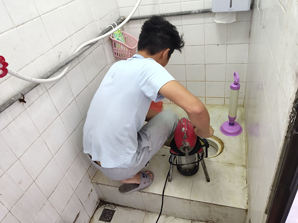 蓬江管道堵塞冒臭气 专业师傅现场解决问题