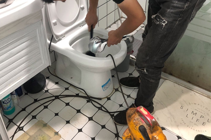 蓬江马桶堵塞自己疏通还是找师傅?专业上门服务让你省时更省心