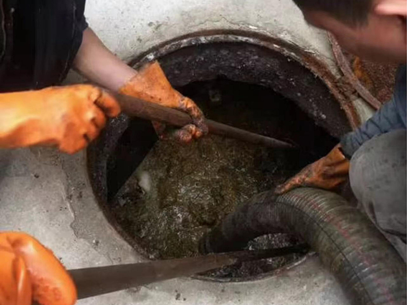 蓬江清理化粪池时如何避免沼气的危害?